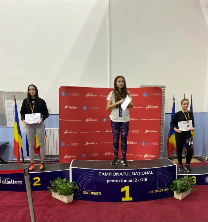 O elevă gălăţeană de la Colegiul Naţional Costache Negri a obţinut argintul la Naţionale