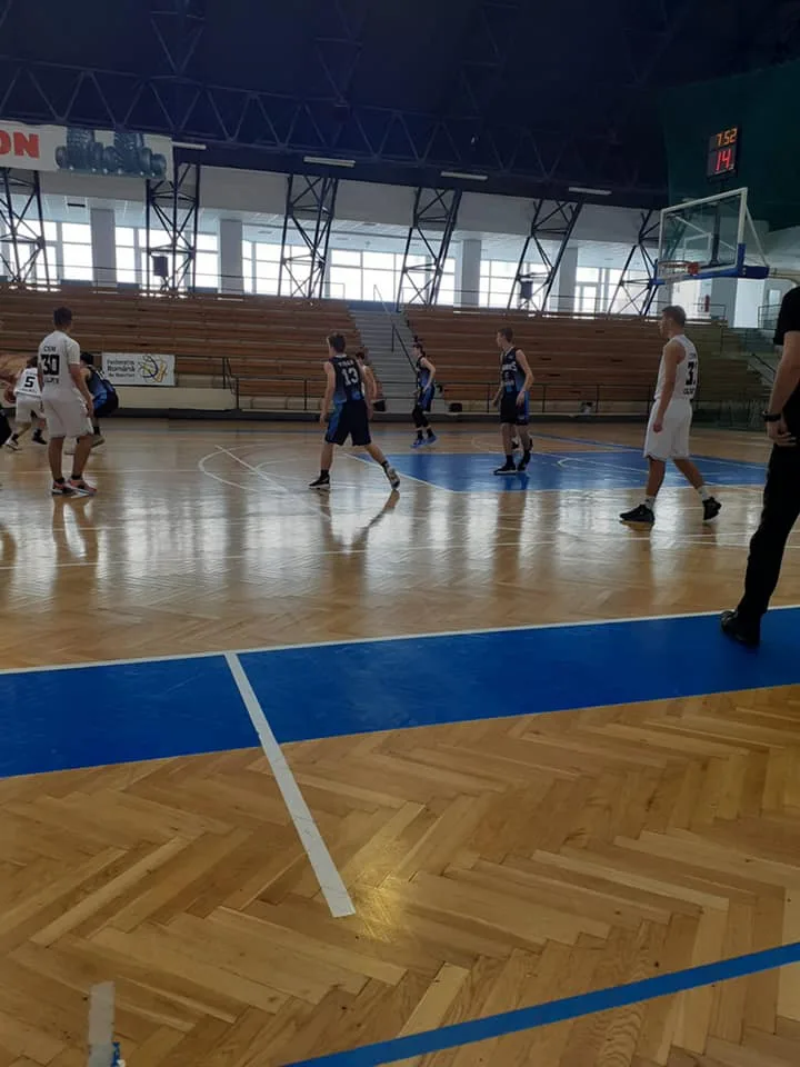 O victorie şi două înfrângeri sub panou