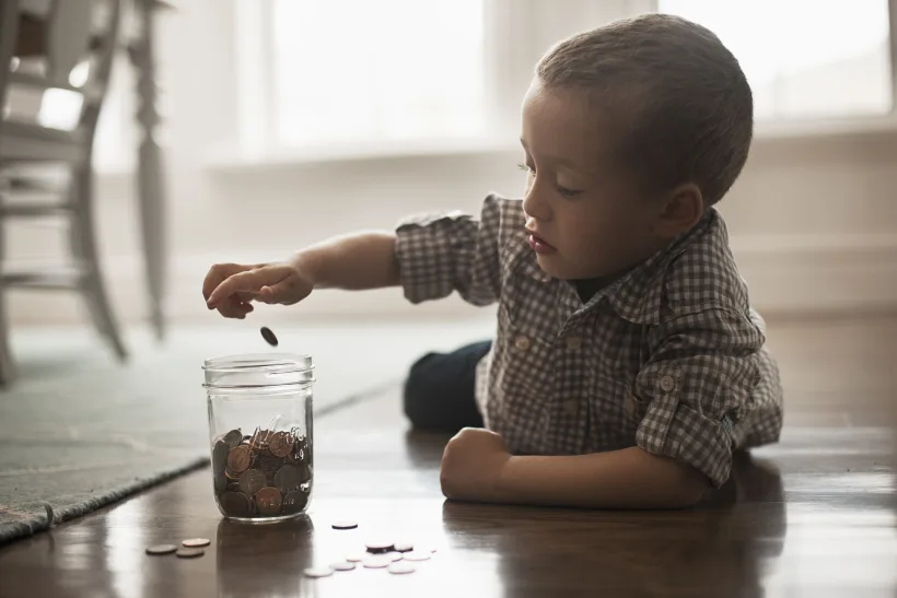 Când părinţii sunt săraci, nici copiii nu îşi pot calcula economiile inexistente