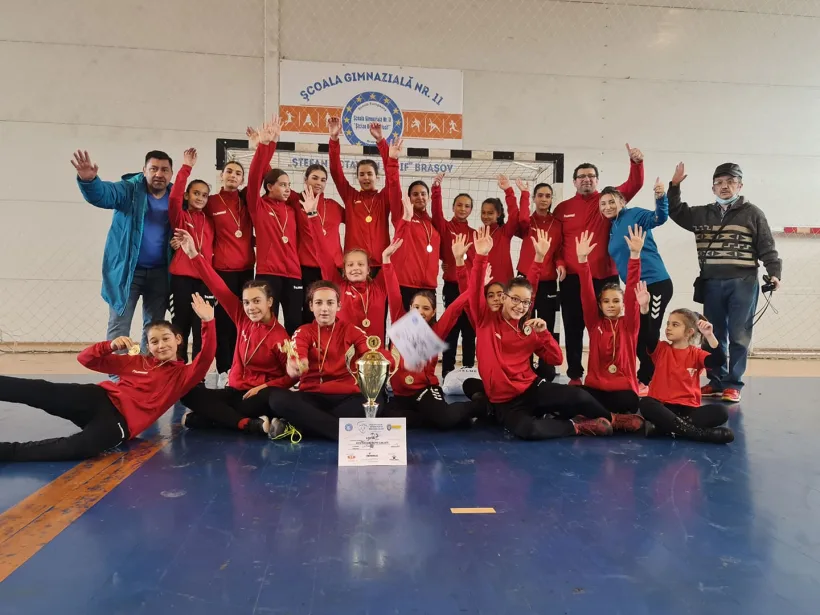 „Olimpicele” au făcut legea la faza locală handbal junioare 4