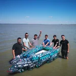 O ambarcaţiune inedită pe lacul Brateş