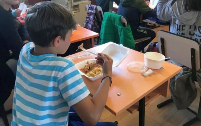 Masa caldă de la şcoală