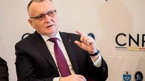 Plagiatorii îşi fac legile lor