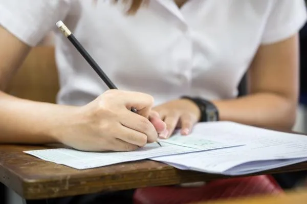 Patru candidați eliminați de la Titularizare pentru tentative de fraudă
