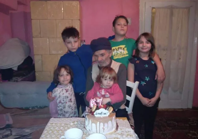 Cinci copii gălățeni orfani de mamă, susținuți de profesorii lor