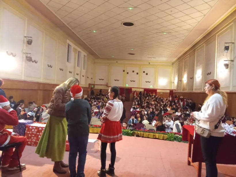 Cadouri pentru 250 de copii din Galați și Tecuci, printr-o campanie derulată de CJRAE