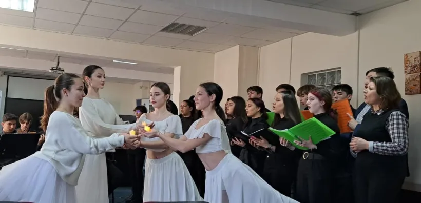 Profesori și elevi, colinde la Inspectoratul Școlar Județean Galați