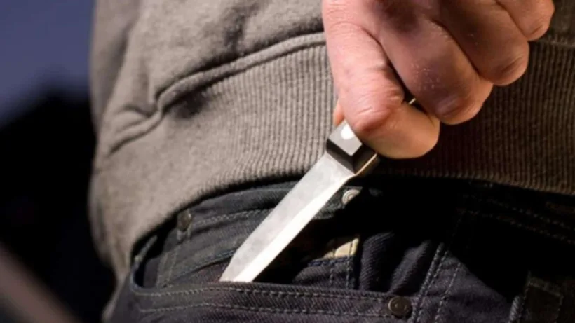 Un elev din Galați a ascuns un cuțit în toaleta școlii, plănuind să se răzbune pe colegi