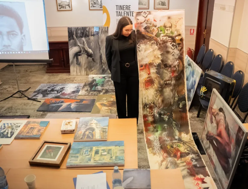 O studentă la pictură din Galați, bursieră în cadrul Programului „Tinere Talente” al Fundației Regale Margareta a României
