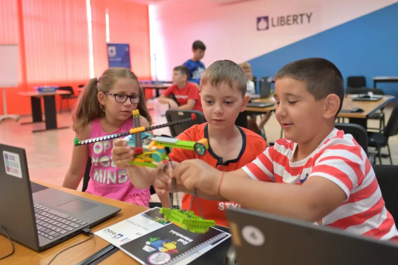 Liberty Galați a lansat a doua ediție a Clubului de Robotică