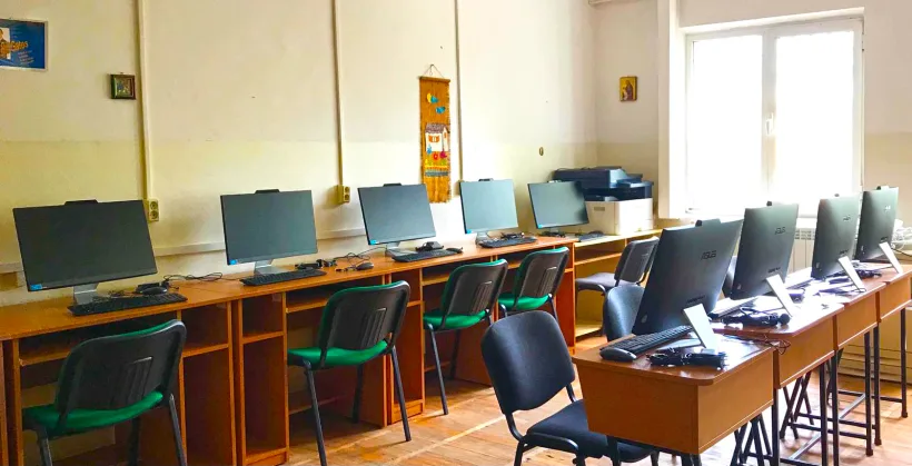 Mobilier școlar și echipamente IT noi pentru școlile speciale din subordinea Consiliului Județean Galați