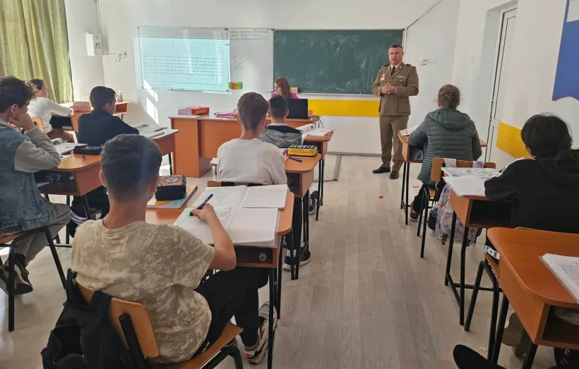 Acțiune de promovare a colegiilor militare, la școlile din trei comune gălățene