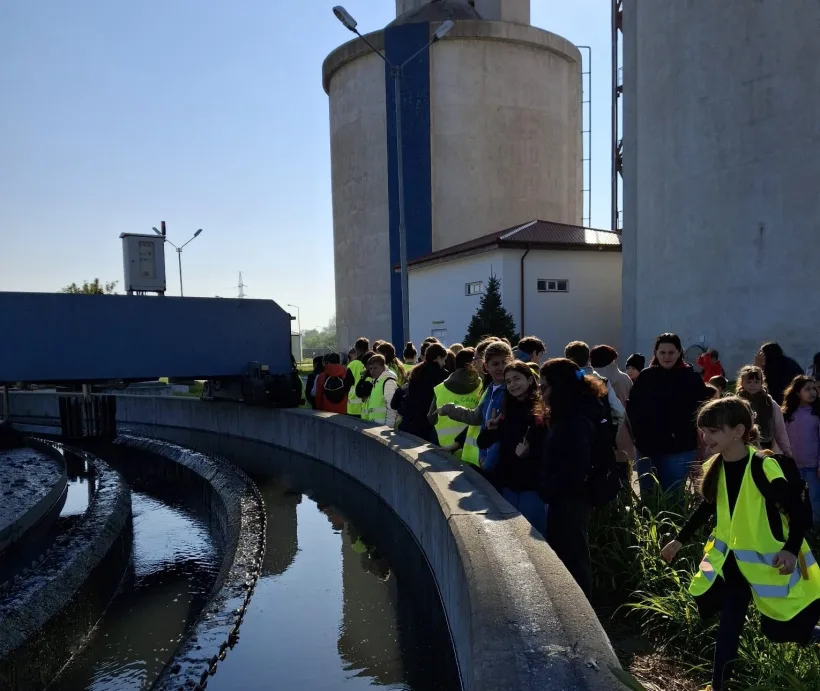 Peste 900 de elevi, studenți și copii de grădiniță, în vizită la unitățile Apă Canal Galați