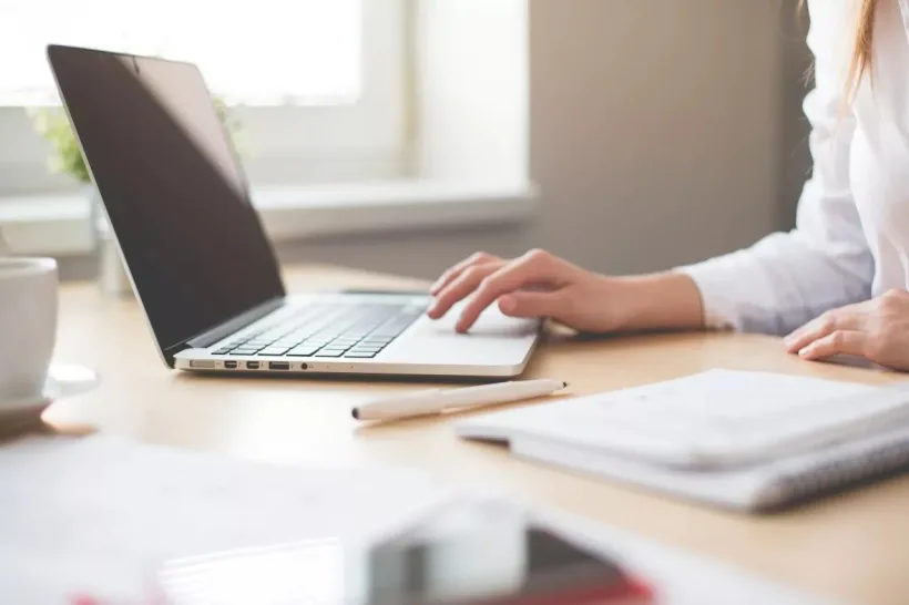 Burse pentru tinerii profesori, oferite de Asociația Patronală a Industriei de Software și Servicii
