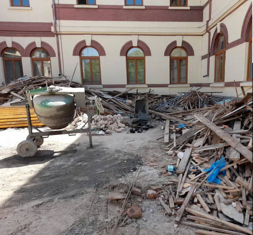 Șantierul de la Colegiul Național „Vasile Alecsandri” Galați, amendat de Garda de Mediu