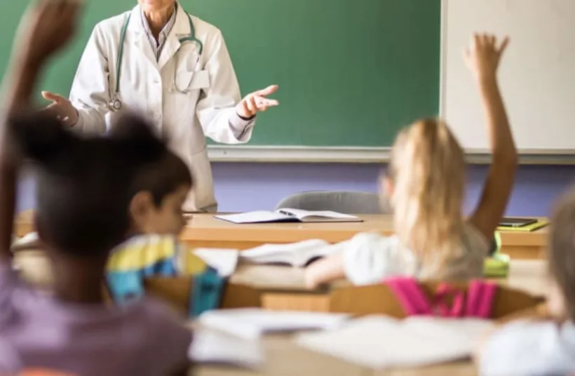 Președintele CNAS: Orele de educație pentru sănătate ar trebui predate de cadre medicale