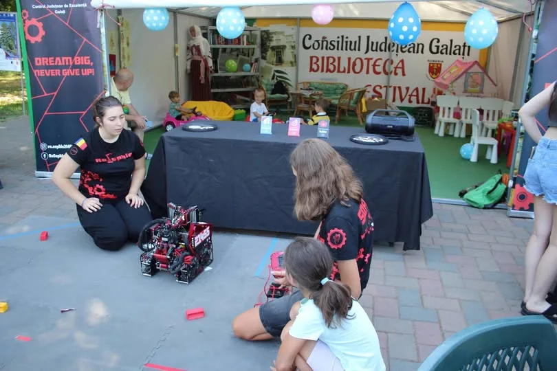 Biblioteca Estivală din Grădina Publică Galați, „cucerită” de roboți