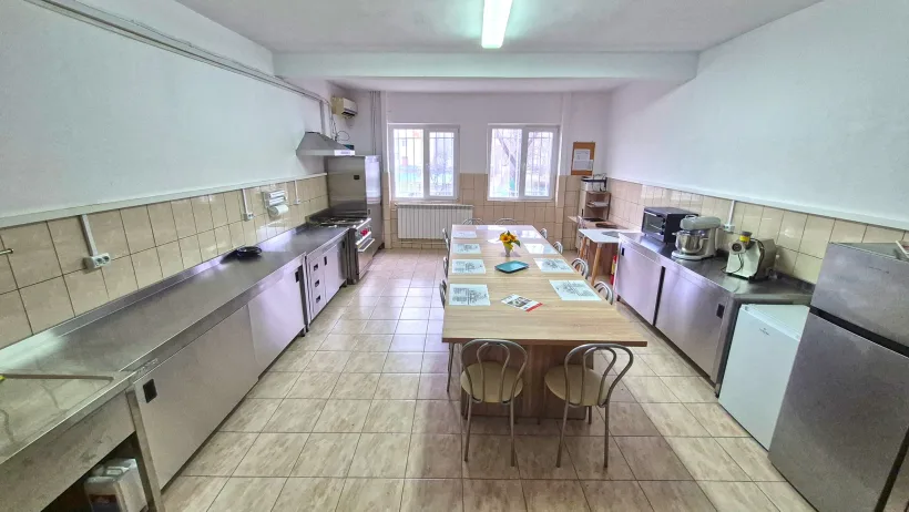 Dotări moderne pentru două școli profesionale speciale din Galați