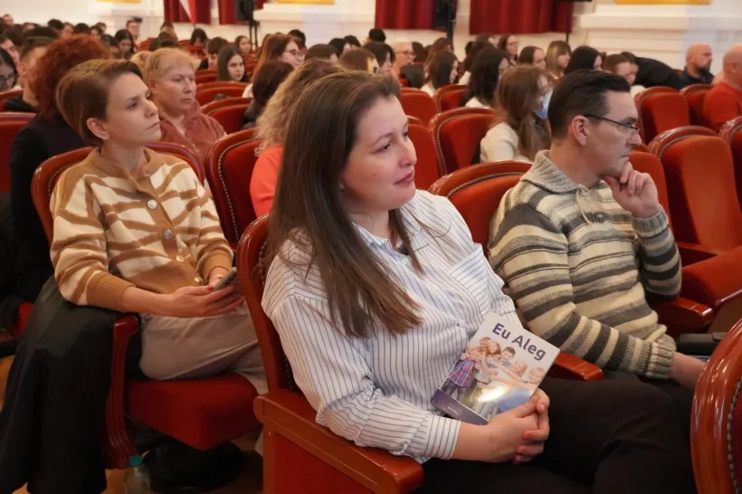 UDJG. S-a lansat ghidul de dezvoltare personală „EU ALEG”, pentru elevii din învățământul preuniversitar