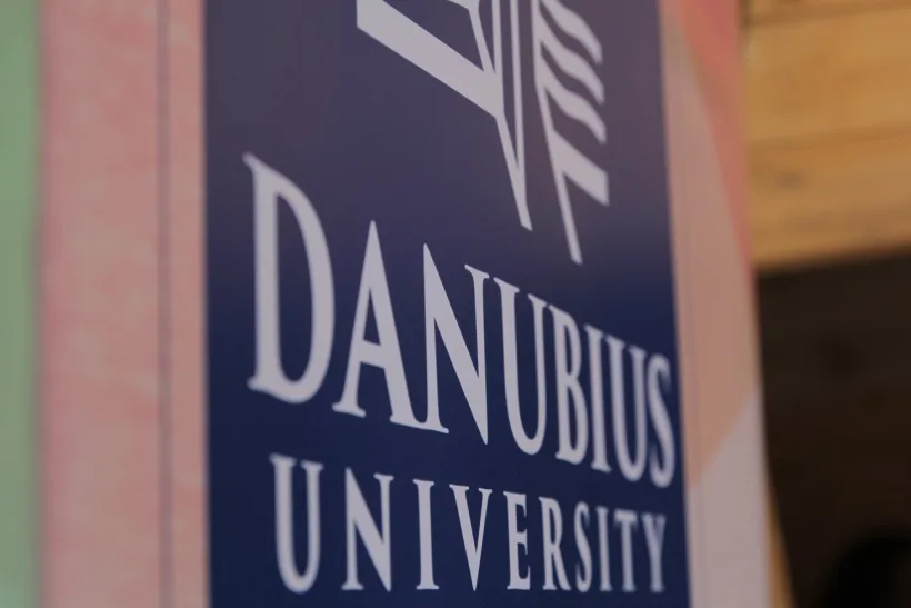 Expert din Marea Britanie, într-o prelegere online la Universitatea Danubius