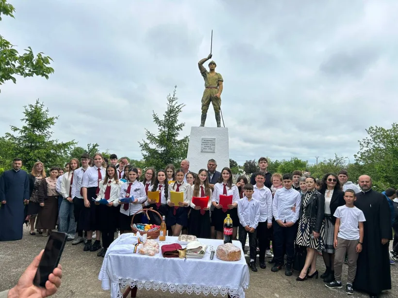 Comunitatea educațională din Galați, reverență pentru eroii neamului