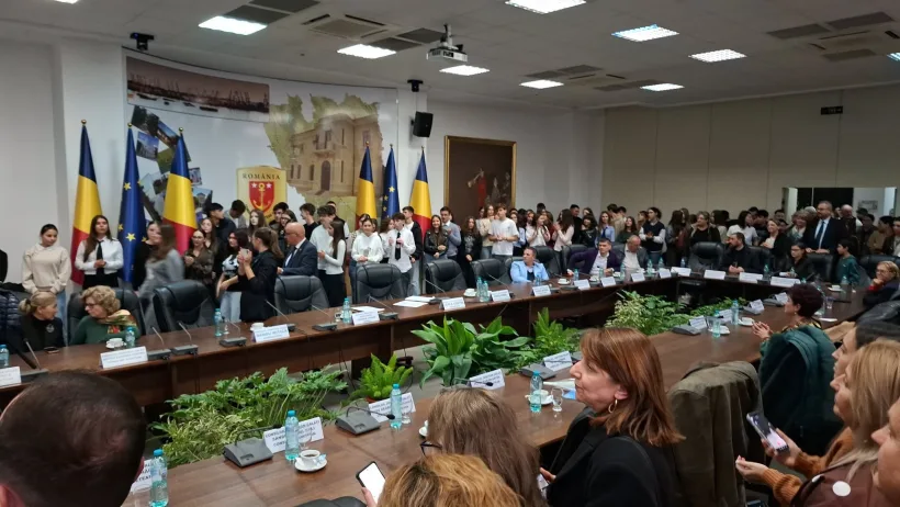 Peste 100 de elevi gălățeni cu rezultate bune la admiterea la liceu, premiați de Consiliul Județean Galați