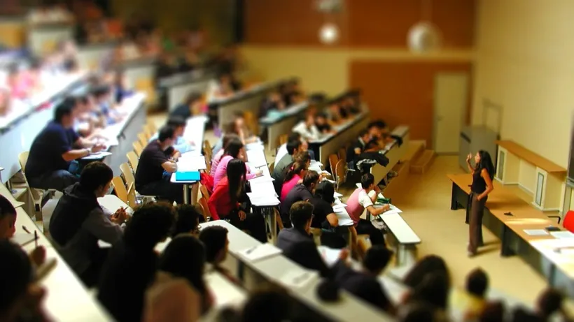 Alianța națională a studenților solicită un cuantum minim de 1.050 de lei al bursei sociale